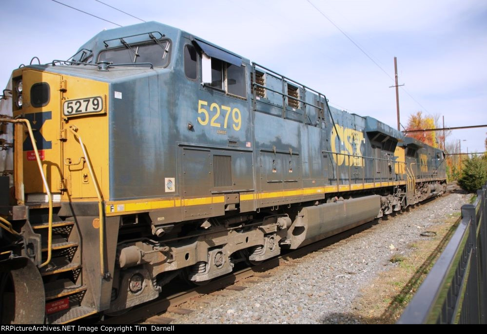 CSX 5279 on M404